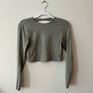H&M CROP TOP W CUT OUT BACK